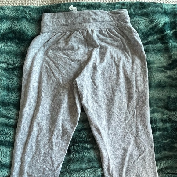Lululemon grey joggers - Picture 5 of 5